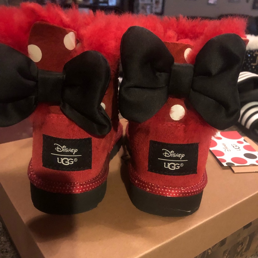 UGG Disney Sweetie Bow in red size 3 w/box and card